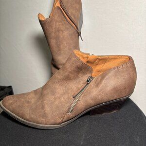 Lightly Used Brown Size 8 US Women's Shoe, Business Casual, Ankle Boot